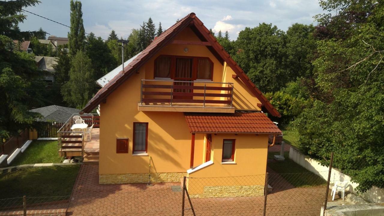 Appartamento Treasure Deluxe House Miskolc Esterno foto